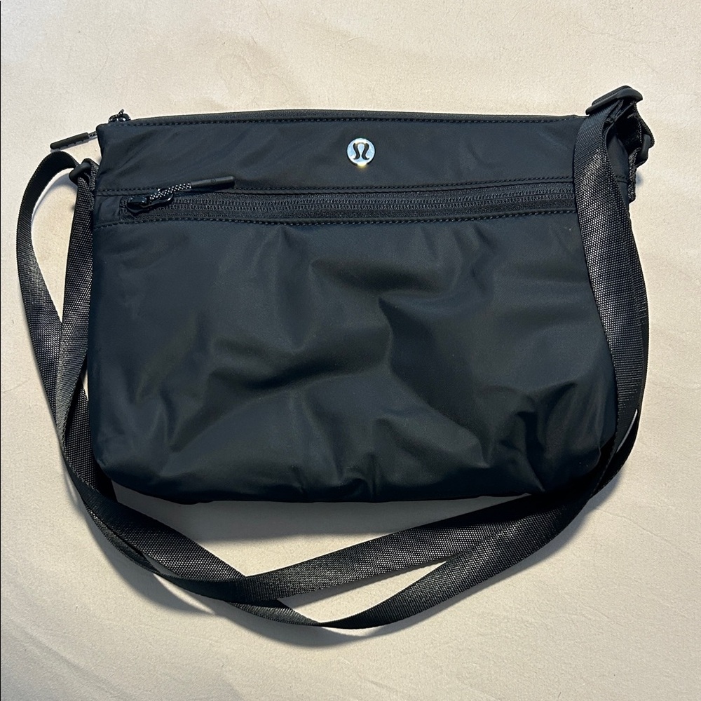 lululemon adjustable messenger crossbody